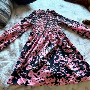 I am selling 2 dresses and one pants for 3$each.very good condition